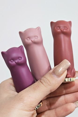 رژلب جامد مدل الهه گربه ای